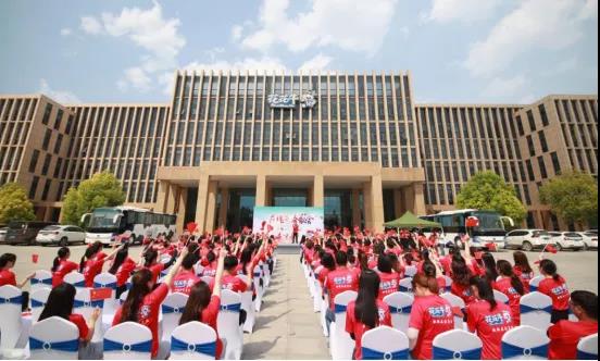 做白色的牛奶，創紅色的企業，花花牛乳業集團青春歌會慶祝建黨100周年