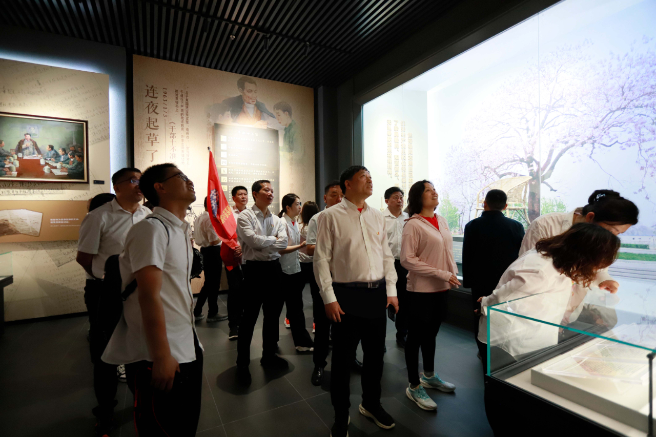 砥礪初心使命，汲取奮進力量丨花花牛乳業(yè)集團黨委組織開展學習“焦裕祿精神”主題黨日活動