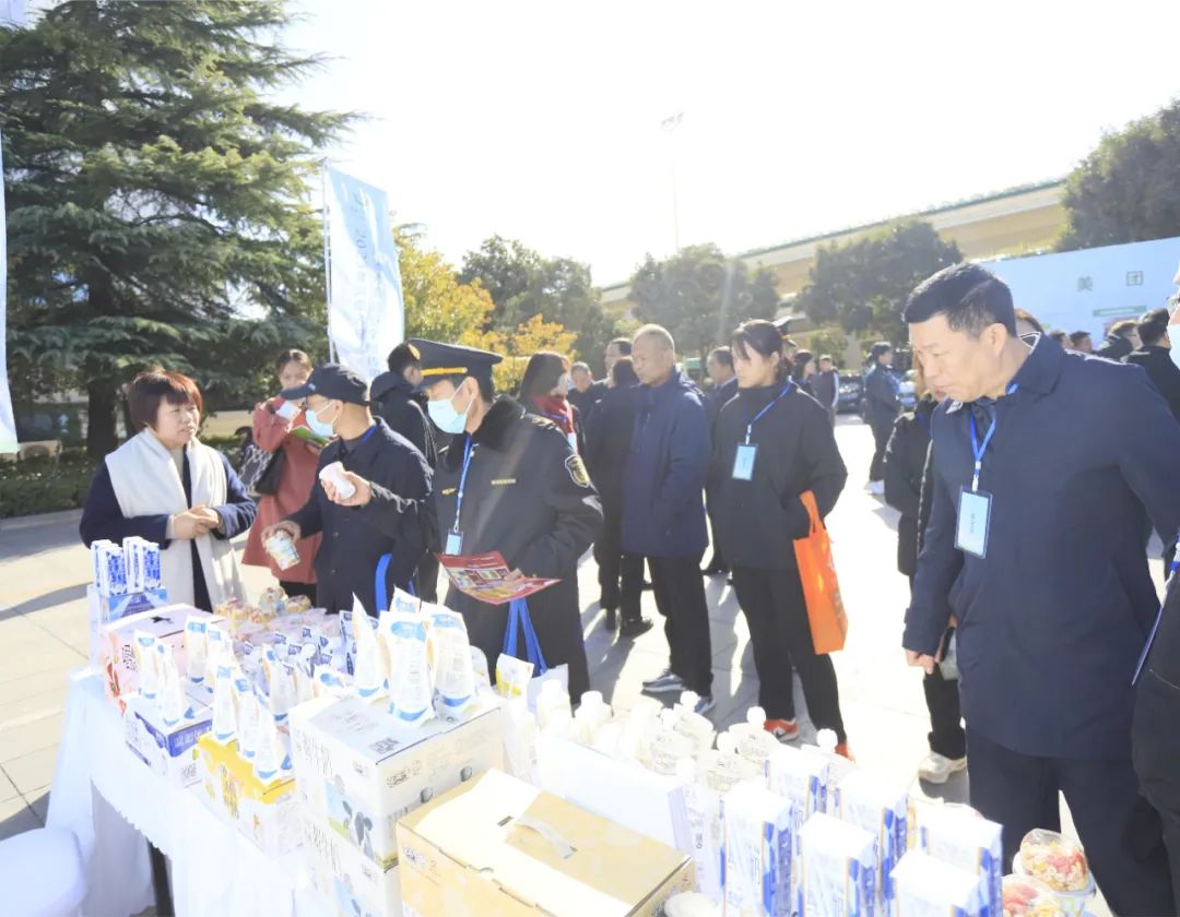 花花牛丨落實食品生產加工企業質量安全主體責任，助力人民群眾生活更美好——2023年河南省暨鄭州食品安全宣傳周啟動儀式隆重舉行