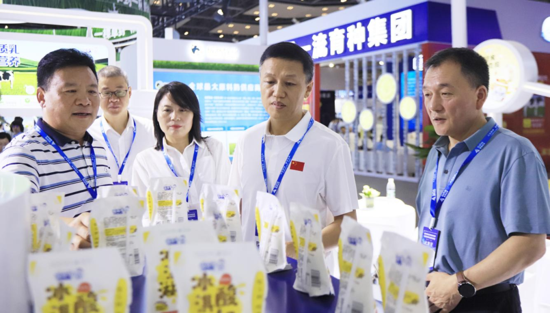 啟航新征程 點(diǎn)亮新賽道丨花花牛乳業(yè)集團(tuán)參加第十四屆中國(guó)奶業(yè)大會(huì)暨D20峰會(huì)，榮獲“中國(guó)乳制品生產(chǎn)企業(yè)現(xiàn)代化等級(jí)5A級(jí)”評(píng)定殊榮