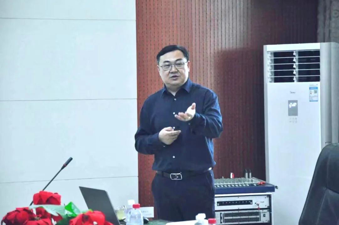 花花牛丨國家奶牛產(chǎn)業(yè)技術(shù)體系首席科學(xué)家、中國農(nóng)業(yè)大學(xué)教授李勝利一行蒞臨花花牛魯山瑞亞參觀調(diào)研