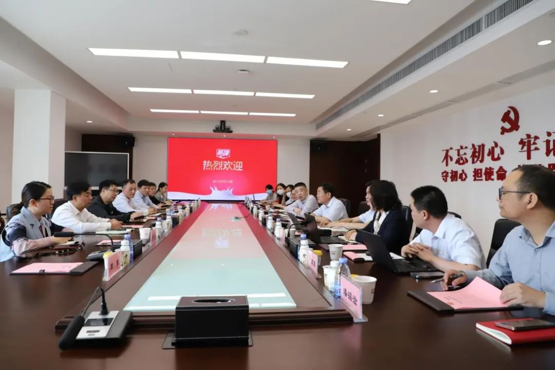 交流促提升 互動謀發(fā)展｜花花牛乳業(yè)集團(tuán)總裁楊永帶隊分別赴廣東燕塘乳業(yè)及越秀風(fēng)行乳業(yè)參觀交流