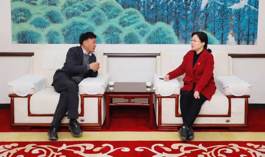 發(fā)揮產(chǎn)業(yè)優(yōu)勢(shì) 助力鄉(xiāng)村振興 | 民權(quán)縣委副書(shū)記、縣長(zhǎng)王靜嫻會(huì)見(jiàn)關(guān)曉彥董事長(zhǎng)一行