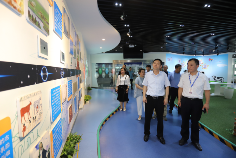 快訊|鄭州市二七區委副書記、區長虎榮鑫蒞臨河南花花牛乳業集團調研