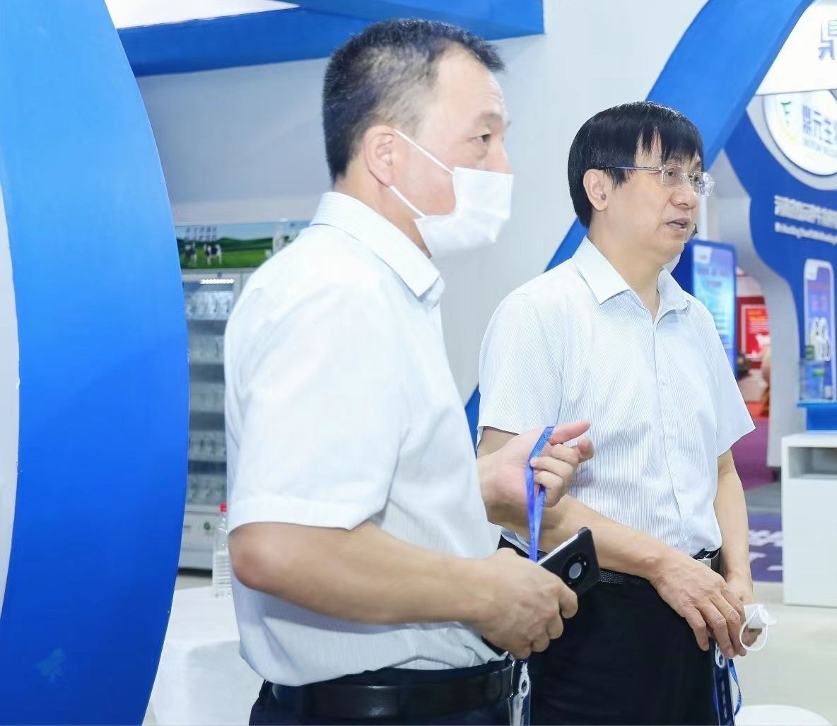 花花牛 | 第34屆中原畜牧業(yè)交易博覽會(huì)開幕河南省人民政府副省長武國定蒞臨花花牛展臺參觀 花花牛 | 第34屆中原畜牧業(yè)交易博覽會(huì)開幕河南省人民政府副省長武國定蒞臨花花牛展臺參觀