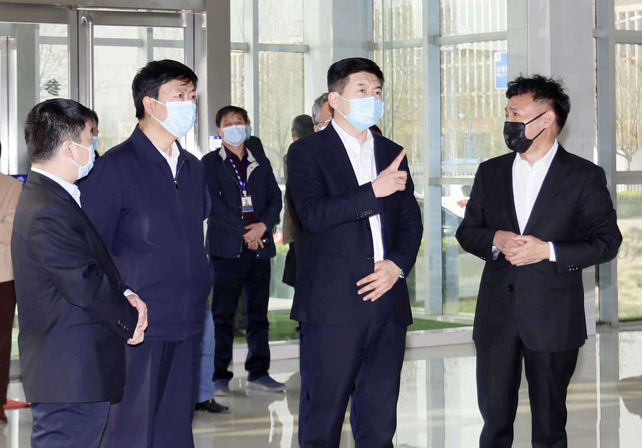 河南省委常委、副省長費東斌蒞臨 花花牛乳業集團調研