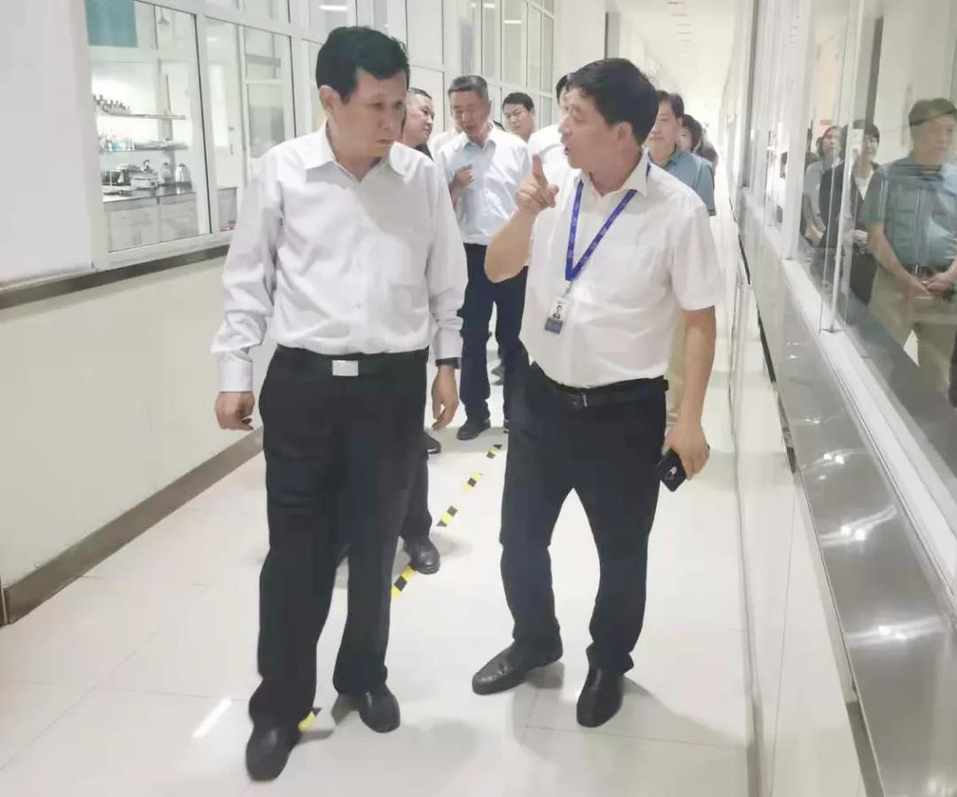 鄭州航空港區黨工委書記張俊峰蒞臨鄭州花花牛乳制品有限公司調研