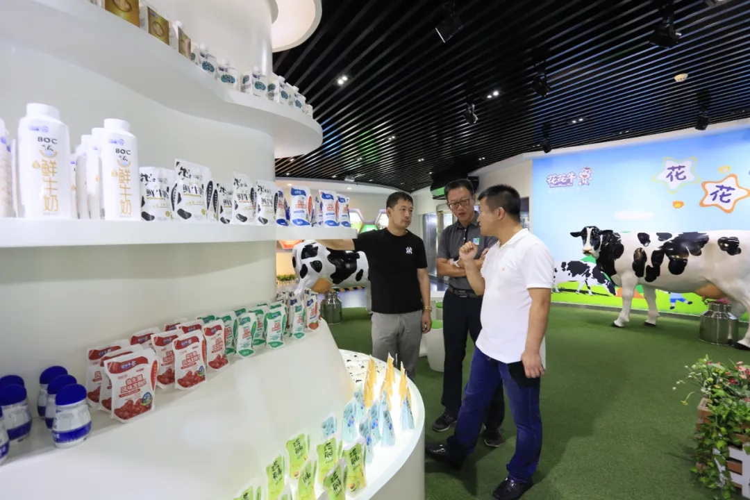 快訊 | 長江商學院智能制造學會走進花花牛乳業(yè)集團