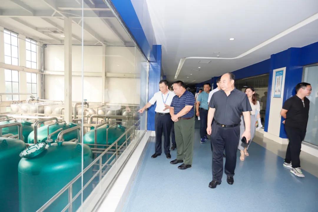 快訊 | 河南省人民政府食品安全委員會辦公室第三批食品安全示范區驗收組領導蒞臨花花牛乳業集團驗收食品安全示范區建設情況