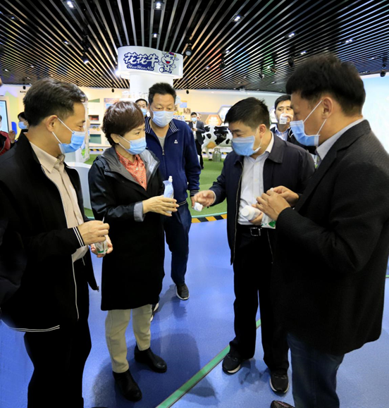 鄭州市人大副主任孫黎、市政府副市長李喜安一行 蒞臨花花牛開展“三送一強”活動