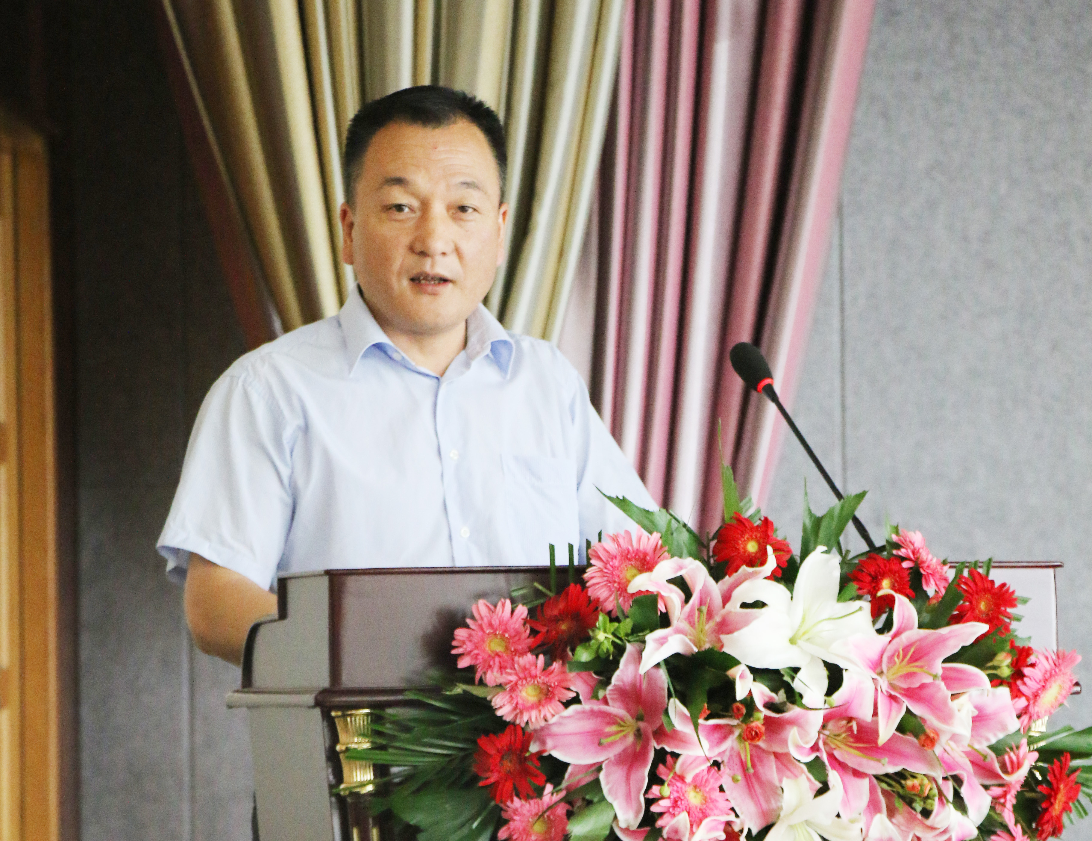 揚帆再起航 | 花花牛乳業(yè)集團養(yǎng)殖、飼料事業(yè)部2019上半年總結(jié)表彰暨下半年工作部署大會隆重召開