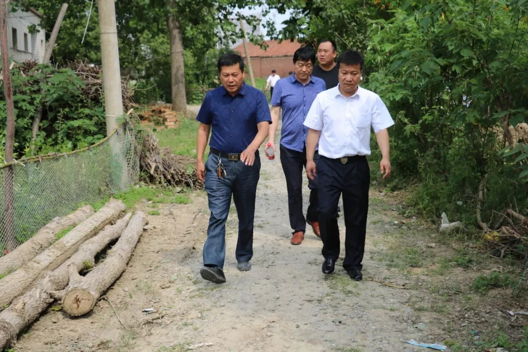 花花牛乳業(yè)集團(tuán)走訪慰問貧困戶 結(jié)對幫扶暖人心