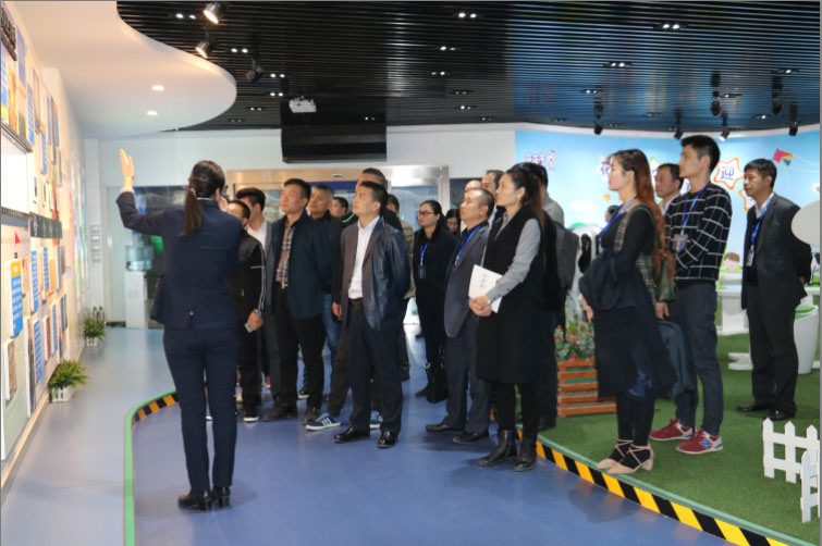 商界領(lǐng)袖俱樂部精英參訪花花牛！