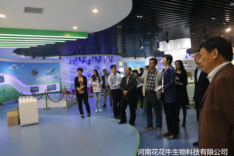 鄭州市二七區區委、統戰部部長王玉紅蒞臨花花牛生物科技有限公司參觀指導
