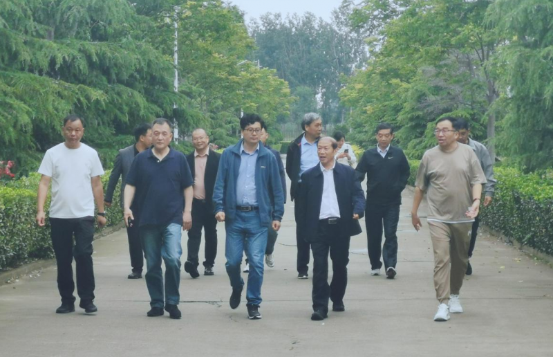 花花牛丨河南農(nóng)業(yè)大學(xué)黨委副書(shū)記、校長(zhǎng)介曉磊一行蒞臨花花牛河南瑞亞參觀調(diào)研