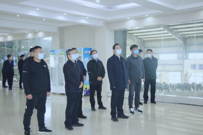 河南省人大常委會黨組書記、副主任孔昌生蒞臨花花牛魯山瑞亞牧場參觀調研